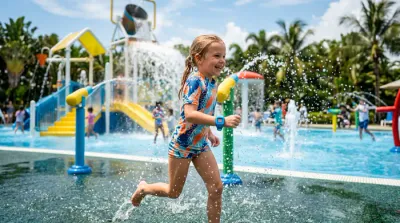 Gros plan sur un bracelet bleu symbole de liberté