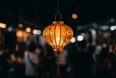 Lanterne traditionnelle asiatique, symbole de voyage