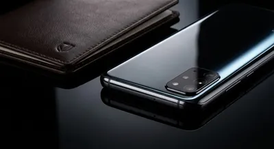 Smartphone et passeport sur une surface sombre, éclairage studio