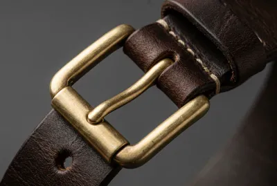 Détail technique d'une boucle de sangle de bagage haute qualité